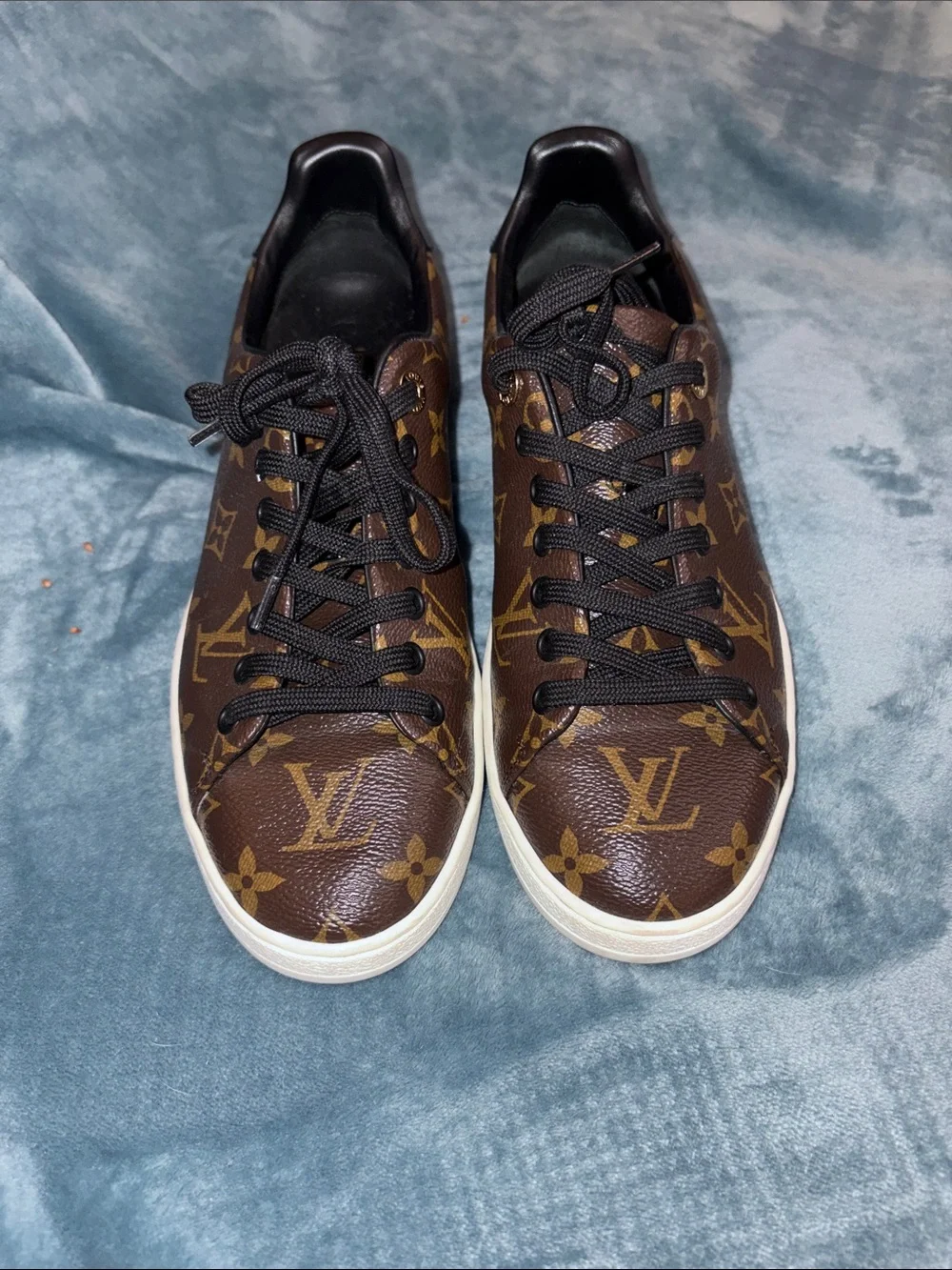 Louis Vuitton Auth Front Row Womens sneakers.
